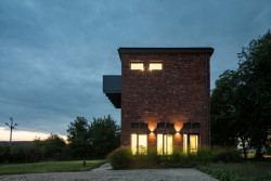 Ateliér Laplan proměnil bývalou trafostanici v moravském Vyškově na kanceláře a byt