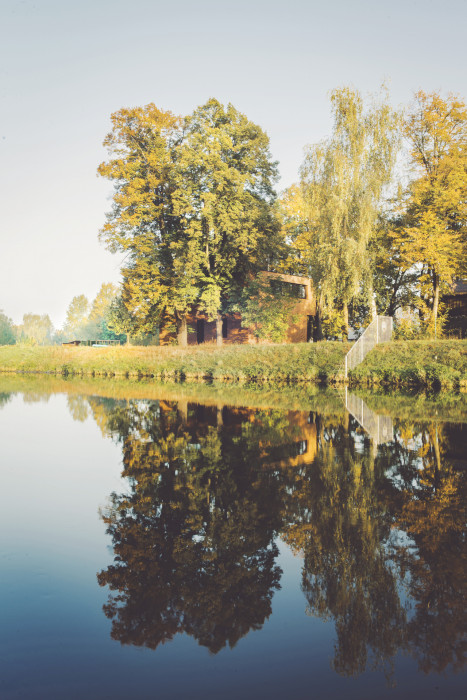 Rodinný dům na ostrově v Praze od edit! architects