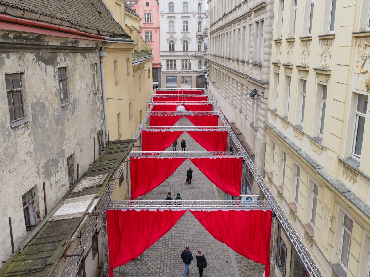 Vede k němu Františkánská ulice... (Peer Collective a Kateřina Šedá, Festival vánočních zlozvyků)