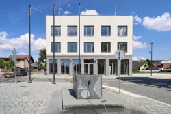 Nová radnice Lázní Bělohrad od studia re:architeti