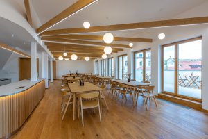 Podnikatelský inkubátor Dům na rohu ve Valašských Kloboukách od studia Jan Hanousek Architekti