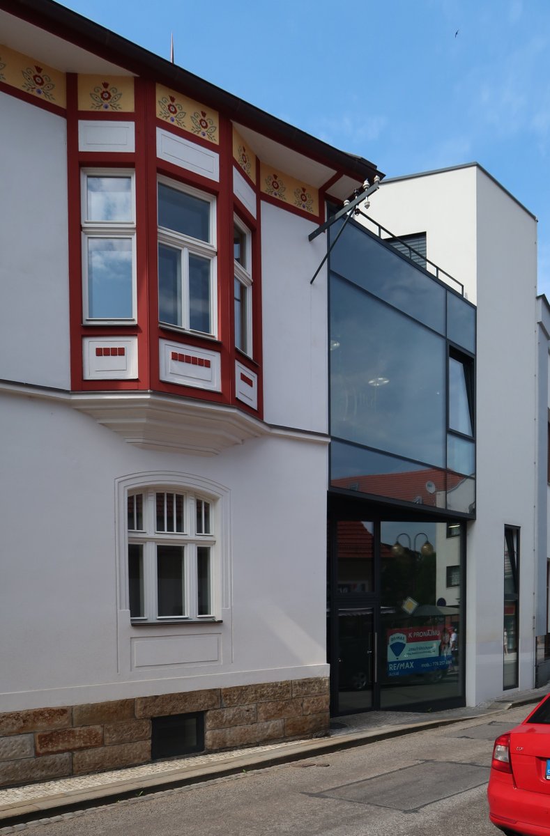 Přístavba polyfunkčního objektu Nádražní 34 v Rožnově pod Radhoštěm, janca architect (Karel Janča, Martin Kaňák, spolupráce Tomáš Šenovský, Marián Frydrych, Jiří Witassek)