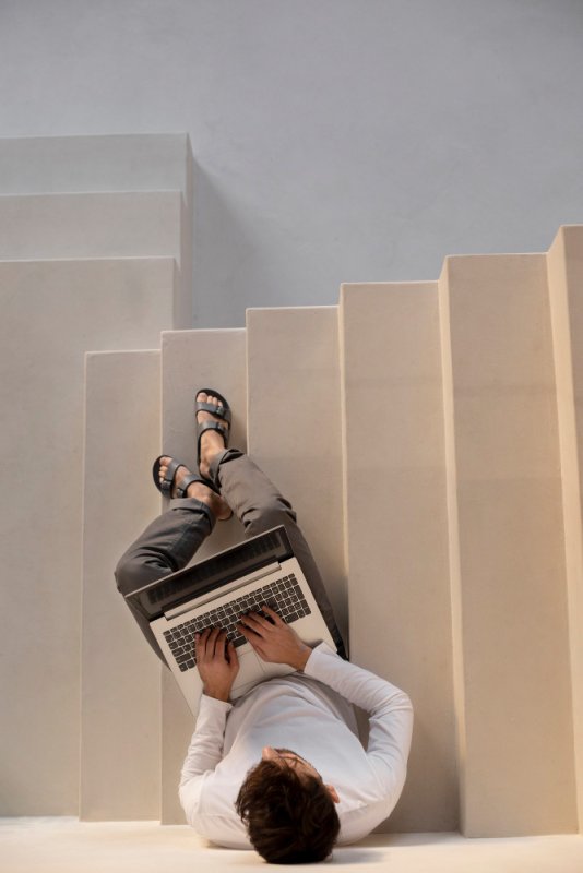 Ergonomicky zajímavými prvky v interiéru mohou být otevřené prostory, pohodlné schody a flexibilní uspořádání.