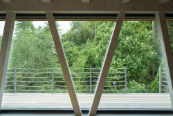 Moderní dřevostavba na Zbraslavi od Lukáše Pejsara