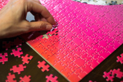 Že se dají puzzle dělat i jinak, ukazuje slovenský projekt Pucle s motivy od současných umělců.