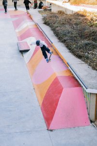 Podchod u metra Vltavská se proměnil na outdoorové sportoviště