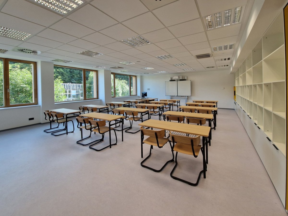 Škola v Českobrodské ulici od ECOTEN: Pohled do učebny