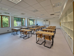 Škola v Českobrodské ulici od ECOTEN: Pohled do učebny