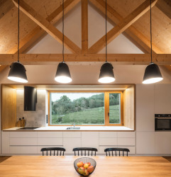 Lukáš Janout Architects jsou autory archetypálního rodinného domu v západních Čechách