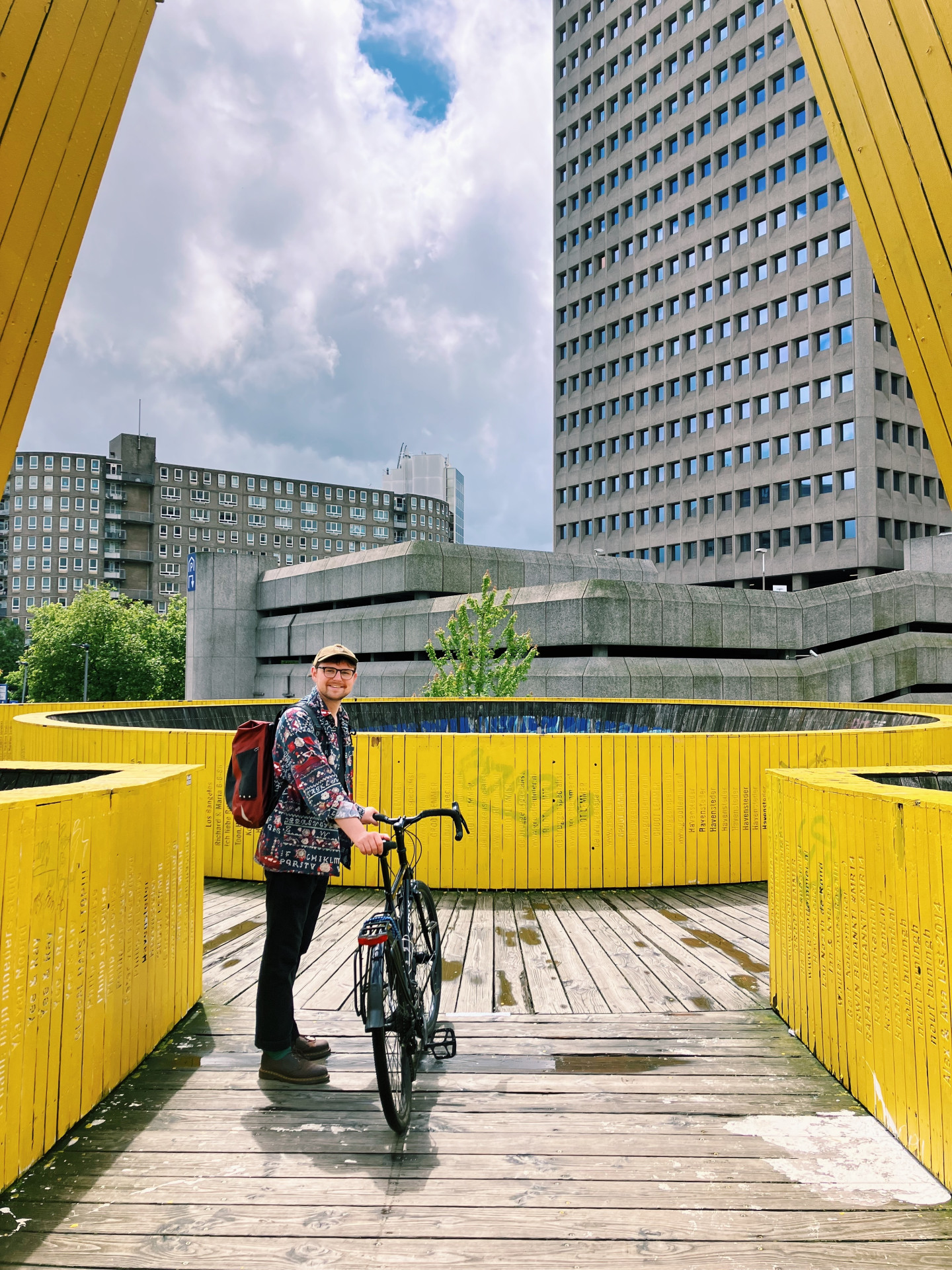 Luchtsingel v doslovném překladu znamená "kanál ve vzduchu“. 