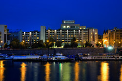 Hotel Intercontinental v historickém centru Prahy navrhla na přelomu 60. a 70. let kolektiv architektů pod vedením Karla Filsaka. Foto: Národní památkový ústav