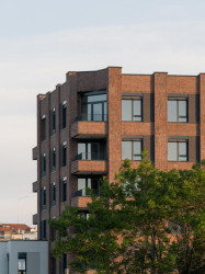 Nový bytový komplex navazuje na bývalý pivovar.