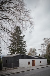 Dům za zdí, Mjölk architekti