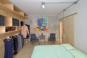 architectureMADE, rekonstrukce bytu paneláku v Plzni, foto
