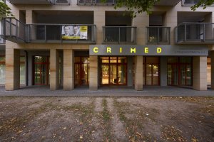 Interiér rehabilitačního centra CRIMED v Poděbradech od designérky Kateřiny Kersey a architektky Lucie Náhlovské