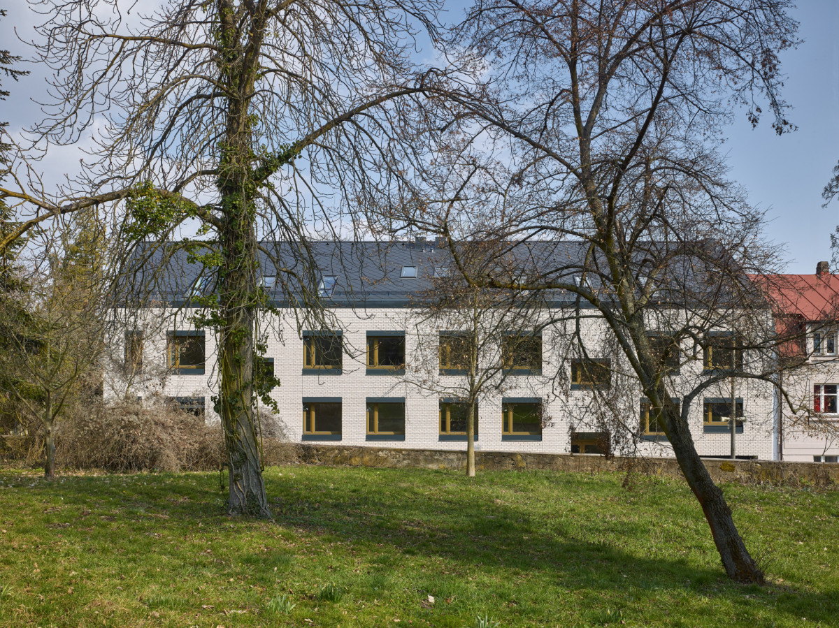 Bytový dům Komenského v Lysé nad Labem od Stempel Tesař architekti