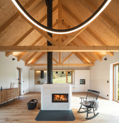 Lukáš Janout Architects jsou autory archetypálního rodinného domu v západních Čechách