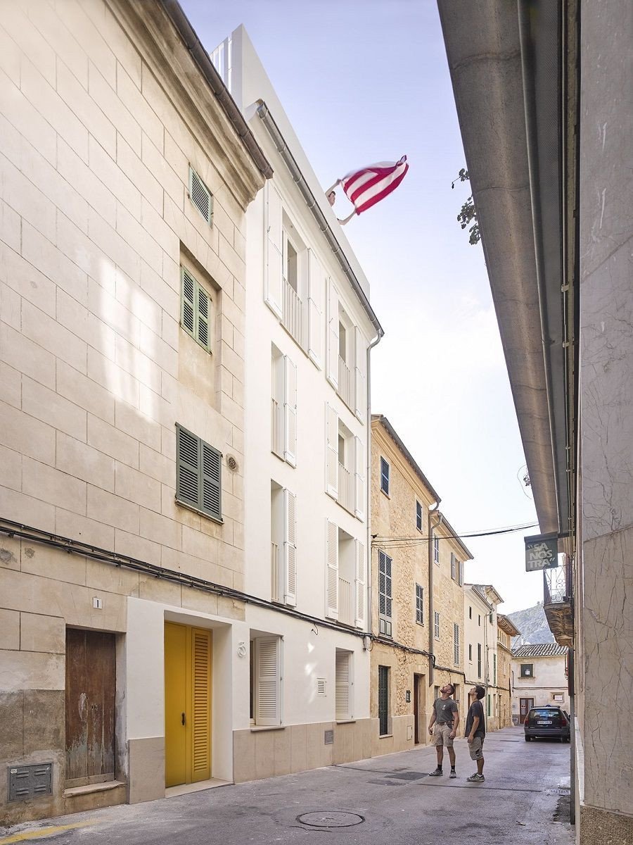 Činžovní dům Carrer Del Sol N° 3, KRESINGS