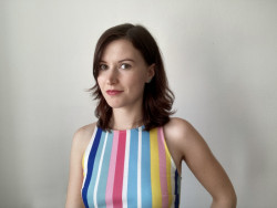 Veronika Rút Fullerová se specializuje na grafický design a branding, organizuje projekt Výloha roku.