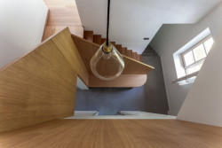 Pohled do schodišťové haly (Chata Lipka na Šumavě, Harazim Karel Architektura)