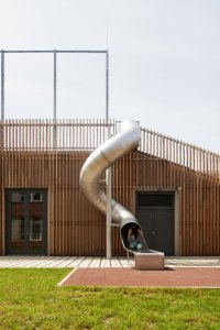 Studio Arch.Design realizovalo novou sportovní halu základní školy v pražských Letňanech