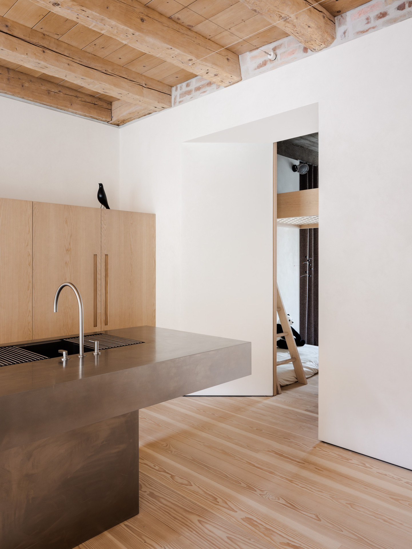 Byt v Bratislavě na Starém Mestě - rekonstrukce podle návrhu Martina Skočka