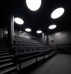 Nově zrekonstruovaný kulturní dům v Ostravě od Platforma architekti