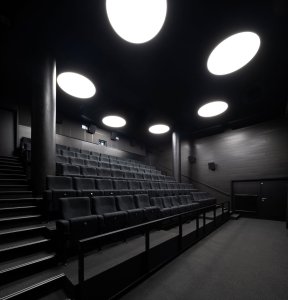 Nově zrekonstruovaný kulturní dům v Ostravě od Platforma architekti