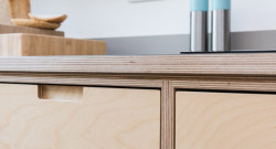 Březová překližka zaujme jemnou kresbou dřeva, světlým odstínem a hladkým, kompaktním povrchem.