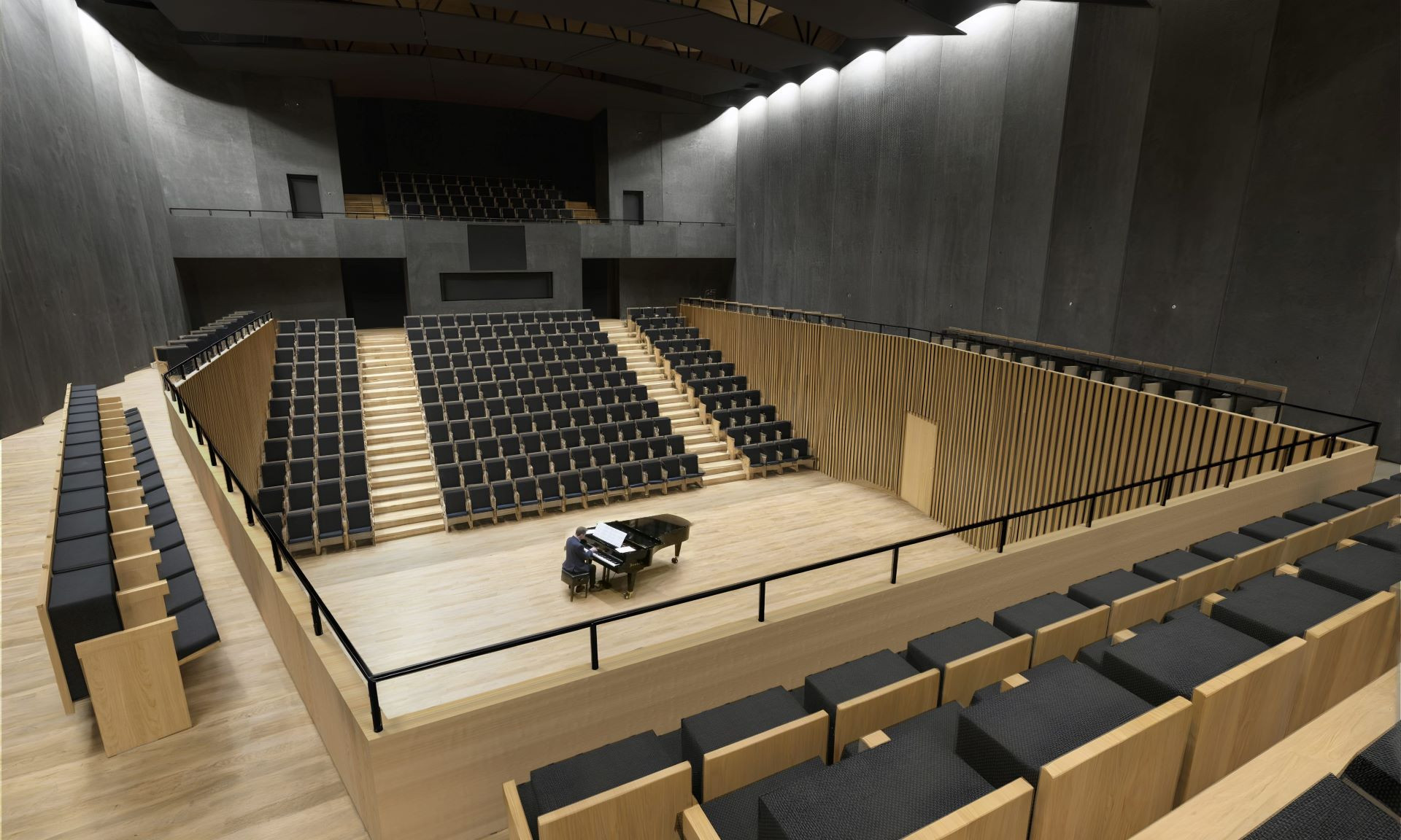 Vizualiazce - interiér sálu (Nová podoba kulturního domu Peklo od týmu architektů Jiřího Zábrana, Jakuba Sýkory a Kateřiny Svobodové)