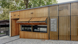 Vstupenky se kupují v novém vstupním objektu. (Koncepce úprav okolí Kamencového jezera, studio Refuel)