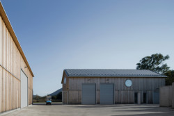 Zázemí údržby golfového rezortu v Ostravici pod Lysou horou od PAPOUSEK & SILHAN ARCHITECTS