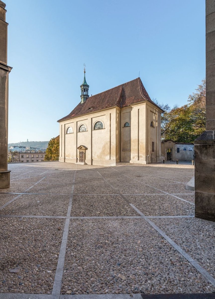 IXA, Piazzetta u kaple sv. Kosmy a Damiána v Emauzích – foto