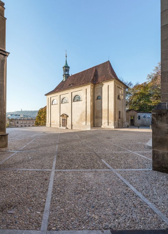 IXA, Piazzetta u kaple sv. Kosmy a Damiána v Emauzích – foto