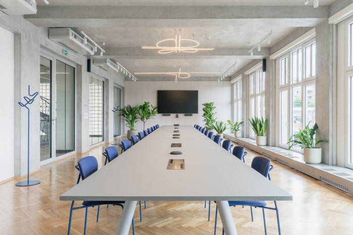 Kanceláře s motivem silnic od studia COSMO (Kanceláře Pudis; studio COSMO)