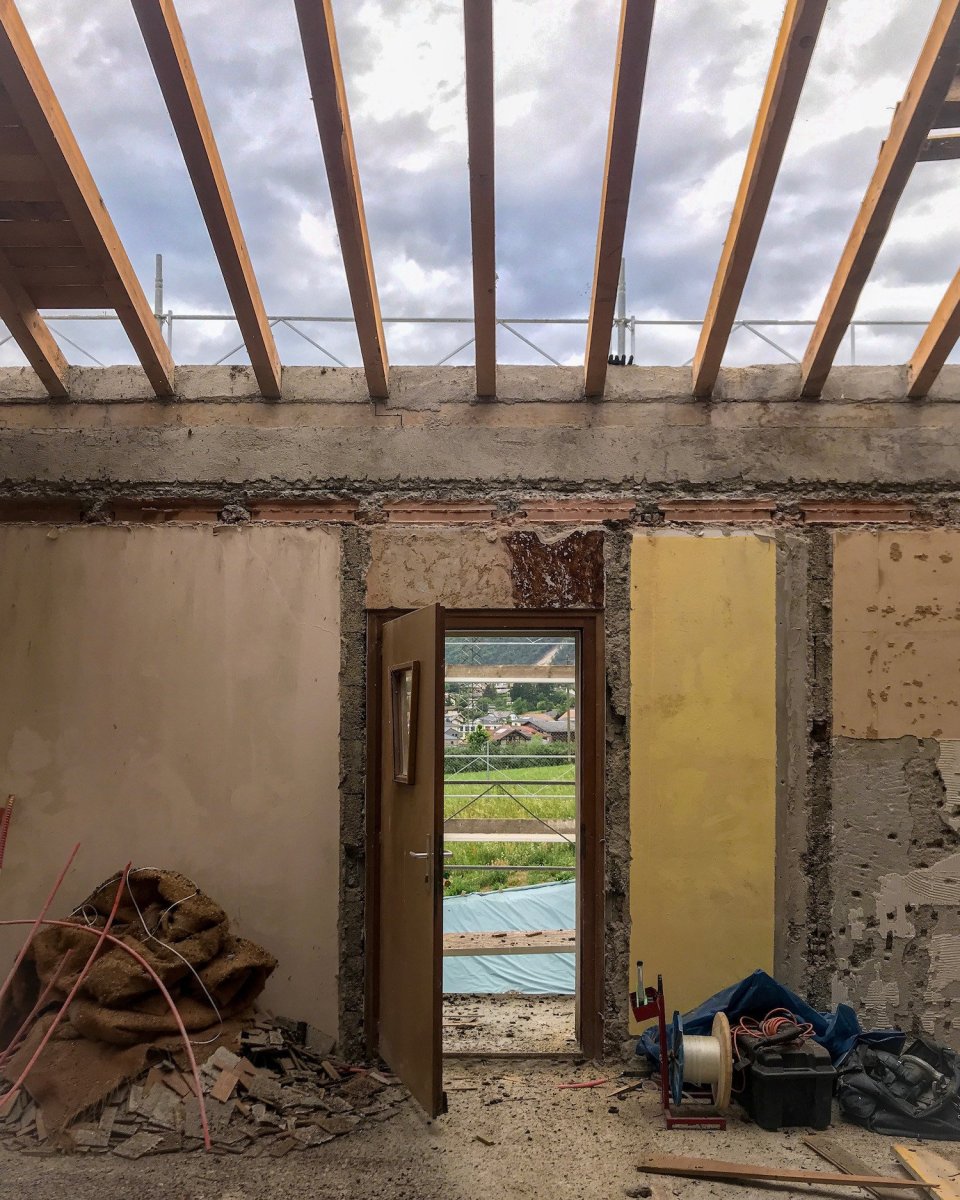 Rodinné komunitní bydlení ve Villy, Madeleine architectes, Studio François Nantermod: Stavba a rekonstrukce objektu