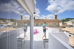 Činžovní dům Carrer Del Sol N° 3, KRESINGS