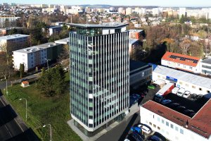 Původní Černá perla byla postavena v letech 1960–1969 jako administrativní budova. Její architektura se inspirovala na EXPO 58 v Bruselu.