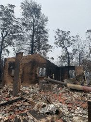 Foto po ničivém požáru v údolí Kangaroo Valley