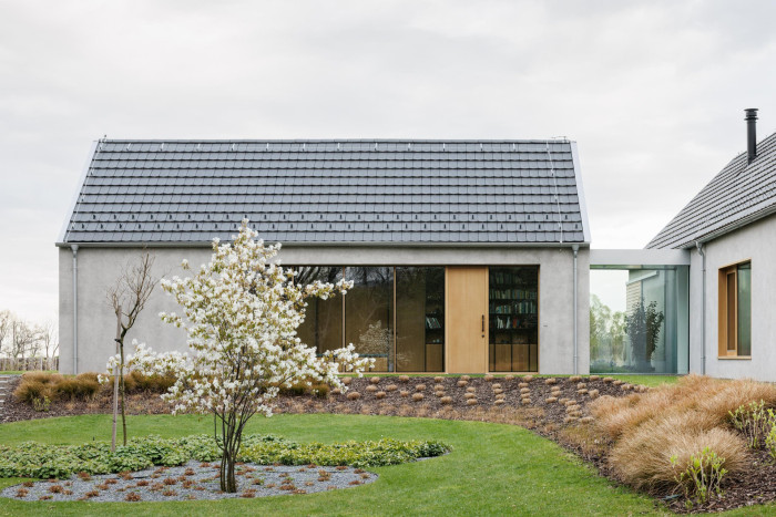 Dětské křídlo propojené krčkem s hlavní obytnou částí (Dům u vinohradu, ARCHITEKTI mikulaj & mikulajová )