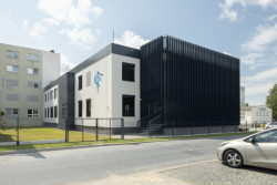 Karvinská nemocnice z modulů (Karvinská hornická nemocnice postavená z modulů KOMA)