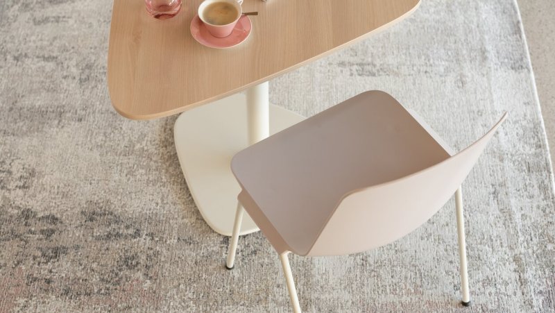 Elegantní, praktická a pohodlná židle puc od Wiesner-Hager