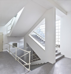 Budova Elektrických podniků v Praze-Holešovicích po rekonstrukci od studia TaK Architects