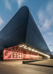 Afrykarium ve Vroclavi: Černou fasádu zdobí jen piktogramy