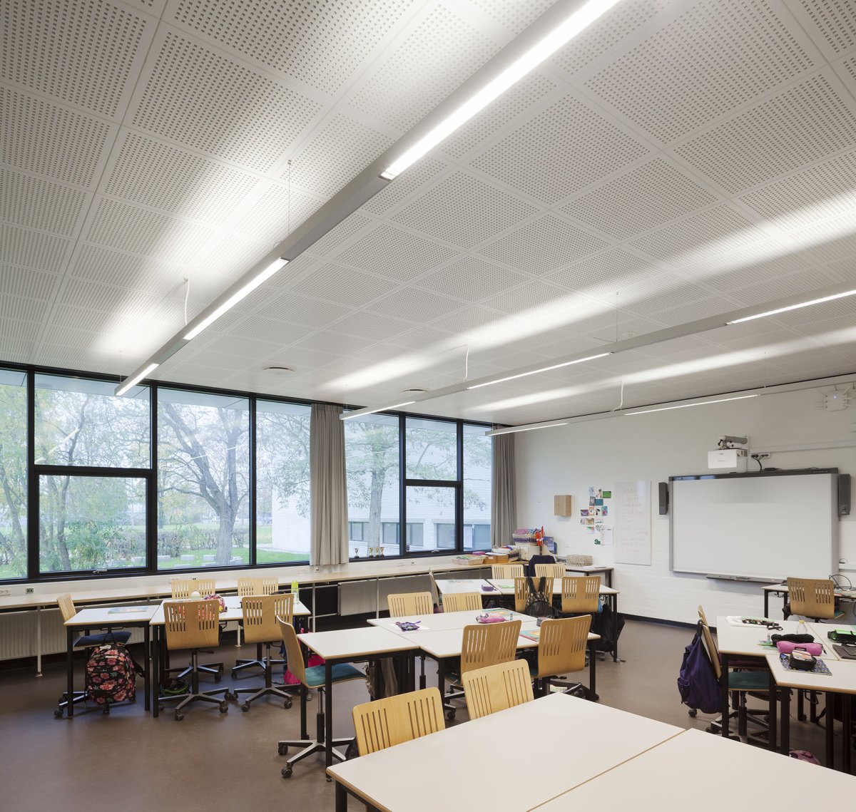 Akustické řešení Rigips v učebnách a školkách (na obrázku škola Dyveke v dánské Kodani)