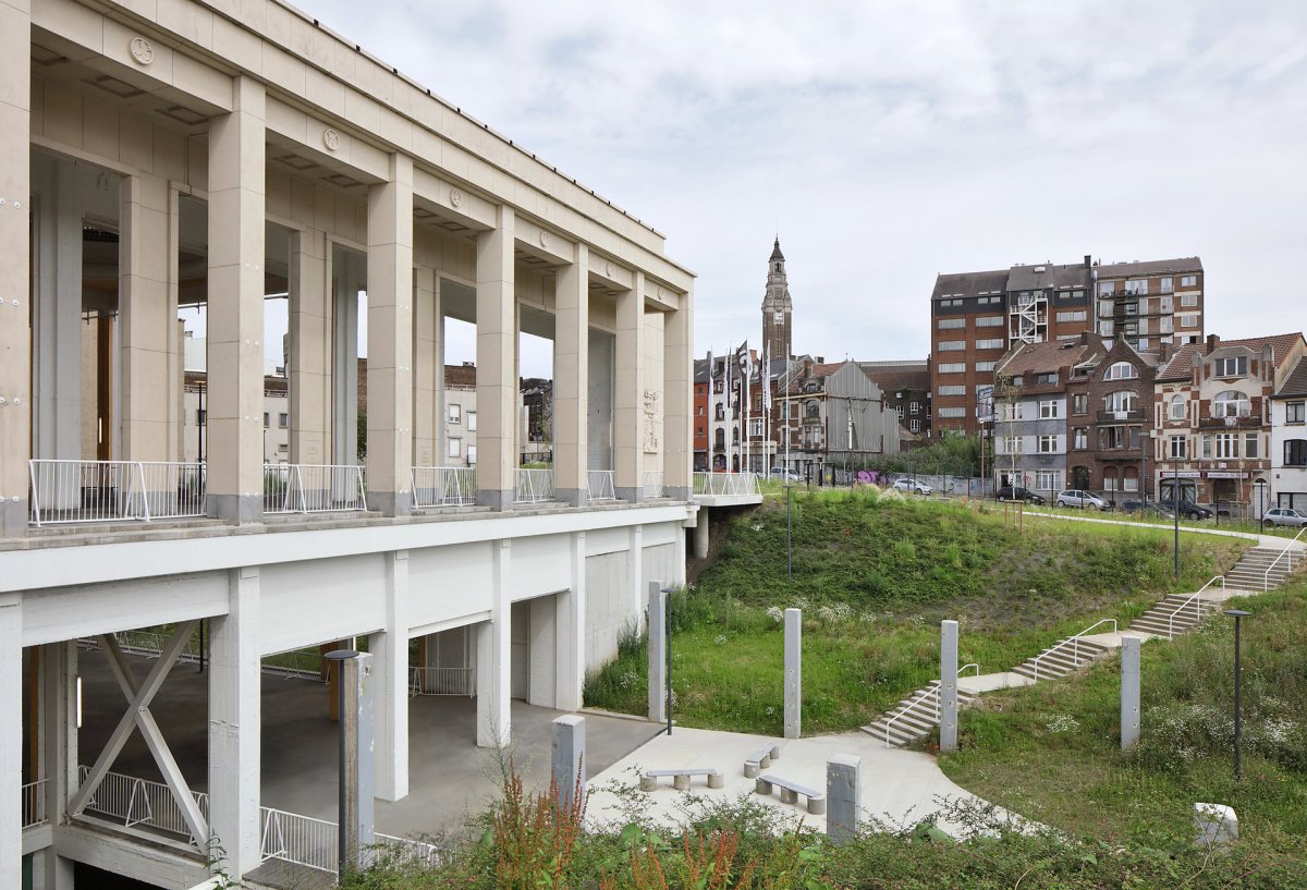 Architekti odstranili části fasád i vnitřních struktur. (Transformace Výstavního paláce v Charleroi CHAPEX; AgwA a architecten jan de vylder inge vinck)