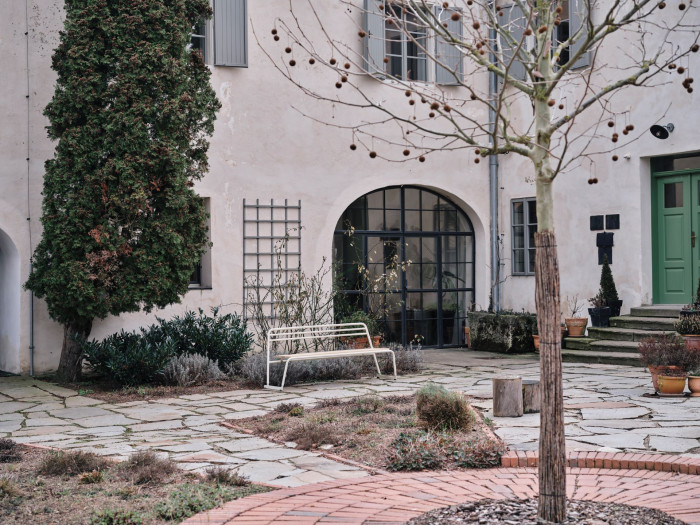 Lavička Linfa od mmcité; Desgin: AG&P greenscape, Cattaneo design