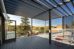 Pobytová terasa na střeše. (ZŠ Jinotaj ve Zlíně)