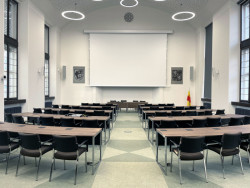 ATELIER SCHMIDT navrhl rekonstrukci společenského sálu v budově děčínského magistrátu.