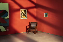 Křeslo z budovy Vodních staveb podle návrhu Zbyňka Hřivnáče.